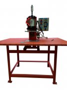 如何制作新型高效压花机？